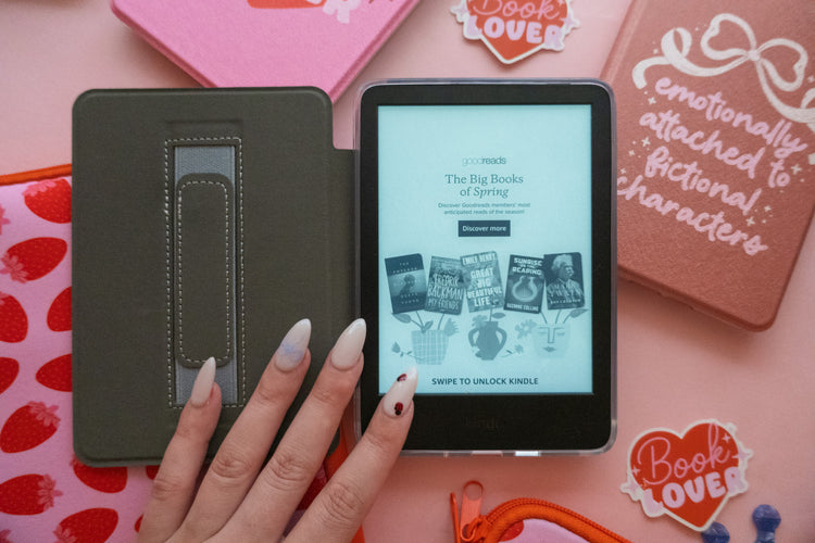 Heart Cakes Kindle Case